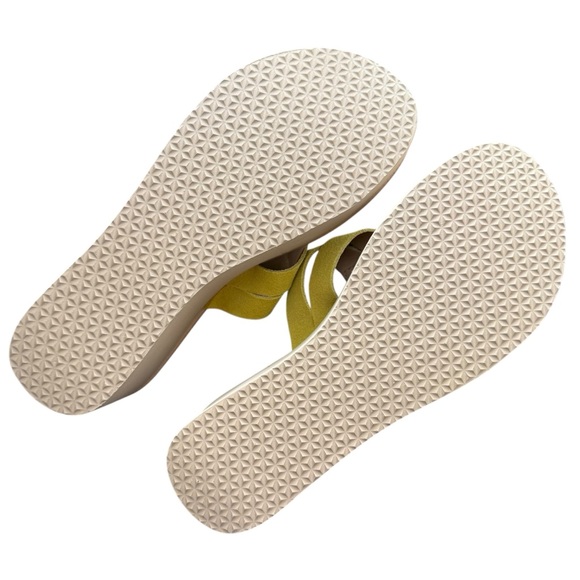 Yellow beige Platform Wedge Thong Sandals size 8 - Picture 5 of 5